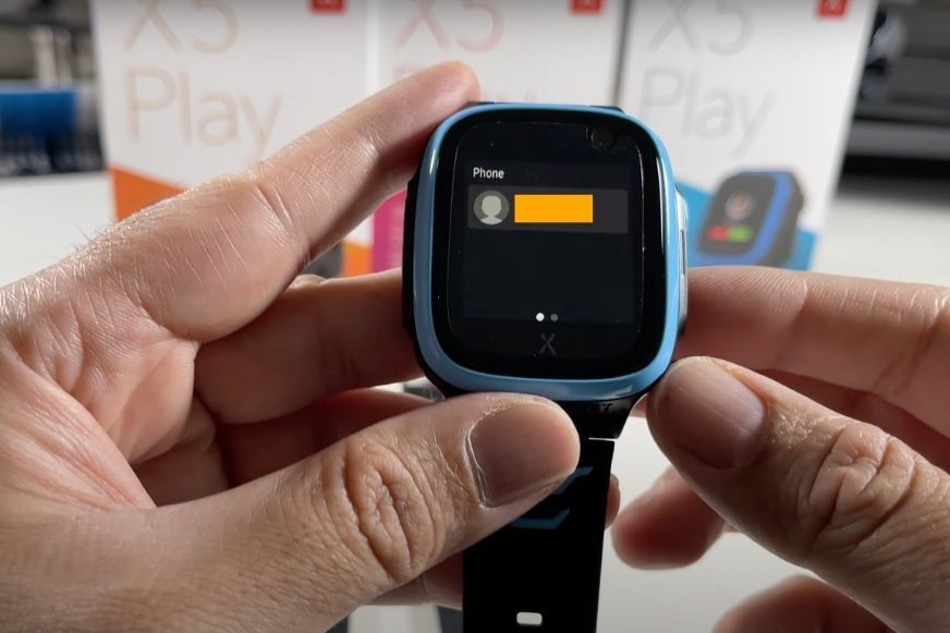 Man sieht die eingespeicherten Kontakte auf der XPLORA X5 Play.